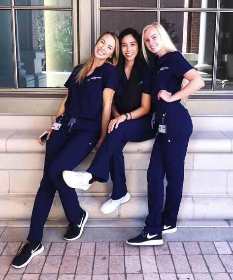 Styling Scrubs, Medical Friends, Nurse Friends, Nursing Pictures, Night Nurse, Job Hiring, Friend Pics, Dental School, Instagram Friends