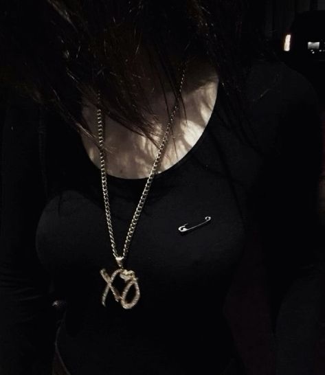 Xo Girl Aesthetic, Xo Aesthetic The Weeknd, Xo Aesthetic, Xo The Weeknd, Watch Gossip Girl, Skateboard Magazine, Xo Necklace, Highest Version, Chrome Hearts