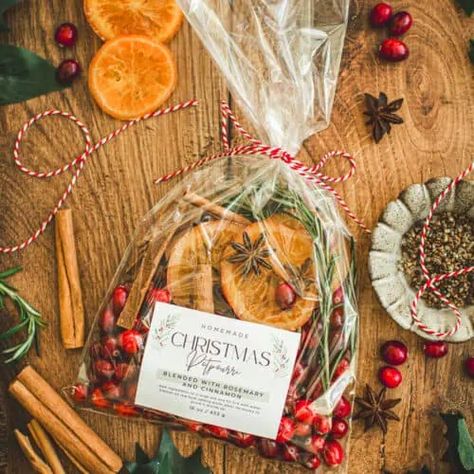 Christmas Potpourri - Aimee Mars Holiday Simmering Potpourri Gift, Christmas Potpourri Recipe, Christmas Potpourri Gift, Homemade Christmas Potpourri, Simmering Potpourri Recipes, Homemade Amaretto, Potpourri Recipe, Potpourri Gift, Gingerbread Spice