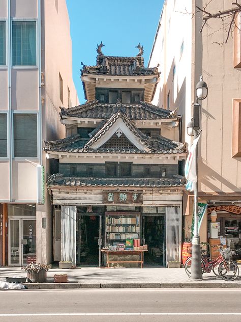 Japanese Store Fronts, Japanese Library, Old Bookstore, Japan Building, Old Japanese House, Japanese Buildings, Japanese Village, Nagano Japan, Japan Architecture