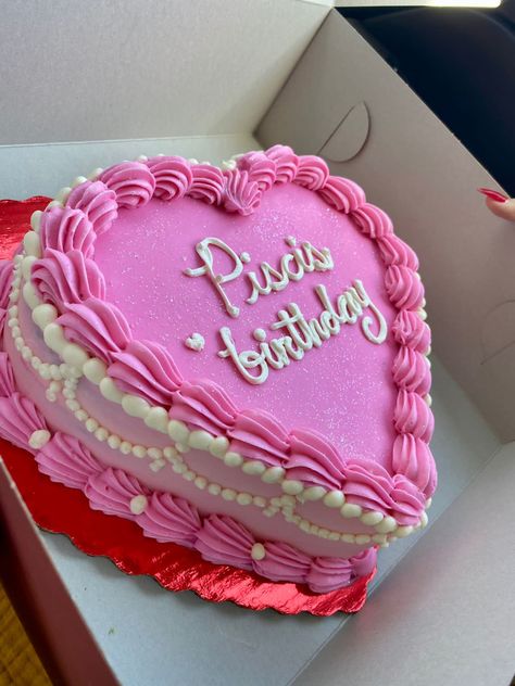 Piscis Cake, Pisces Baby Cake, Zodiac Birthday Cake, Pisces Birthday Cake, Picnic Rosa, Pisces Cake, 27th Birthday Cake, Purple Cakes Birthday, Birthday Care Packages