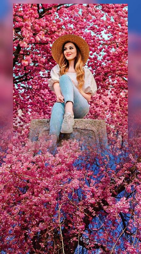 Cherry Blossom Poses, Cherry Blossom Photoshoot, Cherry Blossom Photography, City Fashion Photography, Street Photography Model, Cherry Blossom Pictures, Female Portrait Poses, Berlin Photography, Photo Action