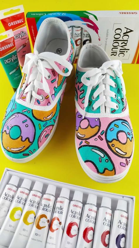 Diy Shoe Painting Ideas, Canvas Shoes Diy, Sharpie Shoes, Shoes Painting, Painting Shoes, Shoe Refashion, Painted Shoes Diy, Custom Sneakers Diy, Shoe Makeover