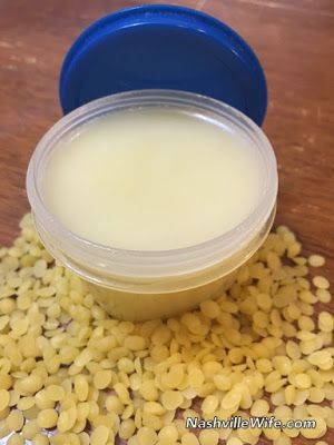 Homemade Vaseline, Homemade Body Care, Salve Recipes, Homemade Deodorant, Healthy Dog Treats Homemade, Natural Healing Remedies, Petroleum Jelly, Homemade Remedies, Natural Diy