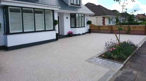 The post Resin Bound Driveways Pros and Cons appeared first on Driveway Wise. Front Driveway Ideas, Imprinted Concrete Driveway, Front Garden Ideas Driveway, Driveway Materials, Beautiful Driveways, Garden Ideas Driveway, Resin Bound Driveways, Modern Driveway, Resin Driveway