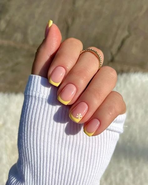 Short Tip French Nails, Short French Tip, Short French Tip Nails, Yellow Nails Design, French Yellow, Short French, Short Square Nails, Simple Gel Nails, Cute Gel Nails