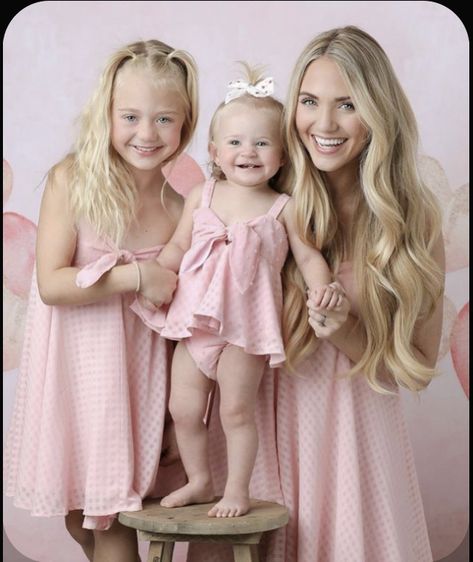 Savannah, Everleigh, and Posie🌸 Everleigh And Posie, The Labrant Family, Savannah Labrant, Sav Labrant, Sav And Cole, Mommy Daughter Photos, Savannah Rose, Cole And Savannah, Labrant Family