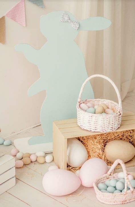 Fill your home with the joys and colours of spring! With Easter just around the corner there’s no better time to start planning your decorations with nature-inspired touches from spring wreaths to garlands. We’ve got you covered! Here are our top 5 picks for Easter decor. Diy – Velikonoce, Birthday Organizer, Easter Egg Hunt Party, Egg Hunt Party, Easter Photoshoot, Fruit Birthday, Easter Egg Basket, Easter Bunny Basket, Easter Basket Tags