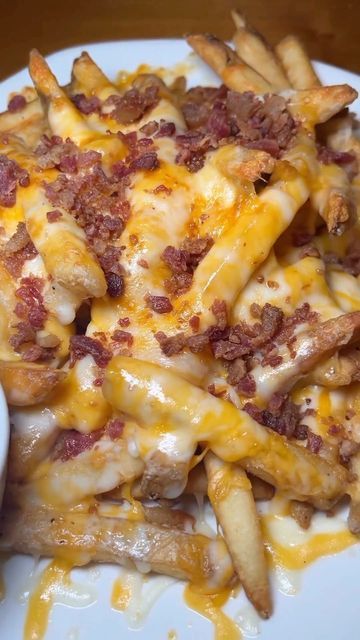 Outback Fries, How To Make Loaded Fries, Loaded Cheese Fries, Loaded French Fries, Loaded Fries Recipe, Cheesy Food, Food Fries, Best French Fries, Bacon Fries