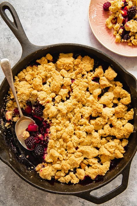 This classic apple and blackberry crumble is taken to the next level by infusing the crumble topping with brown butter. Blackberry Crumble Recipe, Recipe With Oats, Oat Crumble Topping, Blackberry Crumble, Aldi Recipes, Fruit Crumble, Oat Crumble, Best Sweets, Crumble Recipe