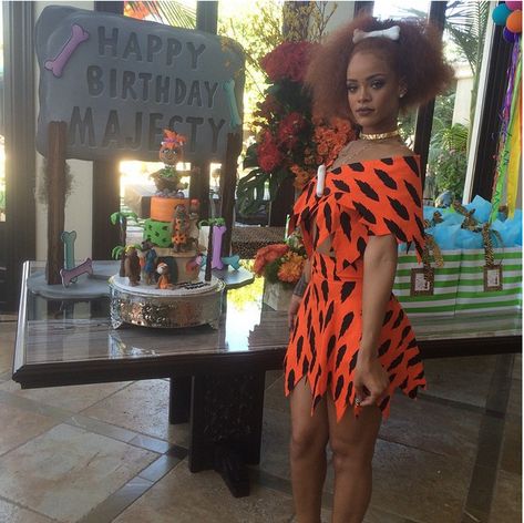 Celebrity Fancy Dress Costumes, Rihanna Halloween, Halloween Pebbles, Rihanna Costume, Flintstone Party, Celebrity Fancy Dress, Halloween Kostüm Baby, Pebbles Costume, Celebrity Birthday