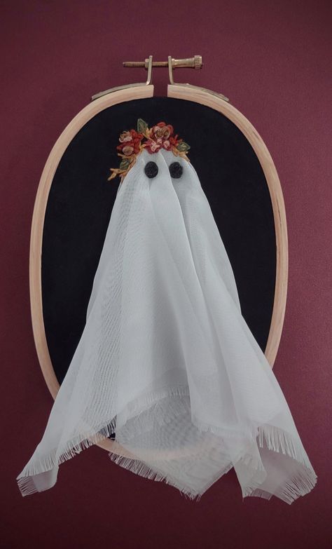 Embroidered ghost in a wooden embroidery hoop Just in time for Spooky Season! Would make an excellent addition to fall/Halloween decor, or a gift for that person in your life who loves spooky stuff.  This would look great hanging on a wall or sitting in a display stand One of the pros about embroidery hoops is that they are very lightweight, and can be hung using command hooks if you want to avoid nail holes in your walls This is a finished product, handmade by me *Please avoid unscrewing the hoop as this will loosen the fabric and could put the embroidery at risk of coming loose White Embroidery On Black Fabric, Embroidery Projects Ideas Gifts, Pagan Embroidery, Creepy Embroidery, Embroidery Skeleton, Halloween Hand Embroidery, Diy Handmade Gift Ideas, Horror Embroidery, Spiderweb Embroidery