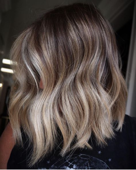 Short Hair Balayage Money Piece, Cold Balayage, Cold Hair Color, Caramel Bronde, Balayage Hair Ideas, Winter Blonde Hair, Blonde Balayage Hair, Money Pieces, Haircuts For Thick Hair