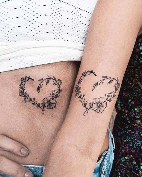 Mother Daughter Flower Tattoos Matching, Girly Matching Tattoos, Western Mother Daughter Tattoos, Sister Tattoo Designs, Mom Daughter Tattoos, Dragons Tattoo, Daughter Tattoo, Matching Sister Tattoos, Mom Tattoo