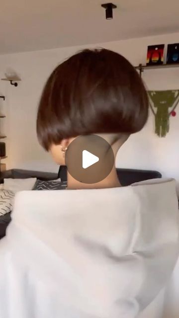 Chili Bowl Haircut, Bowl Haircut Women, Aline Bob, Nape Haircut, Bowl Haircuts, Undercut Bob, Haircut Women, Nape Undercut, Shaved Nape