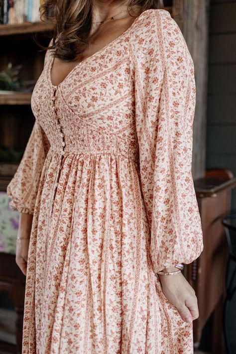 Online exclusive! Get country chic with our Center Button Down Lined Long Sleeve Peasant Floral Peach Dress. The light peach floral print adds playful flair, while the relaxed fit and center button detail let you get in touch with the country life. (Country music not included.) Fit: Relaxed Fit - True to size Model Regan is wearing a size small. Long sleeve Center button down Lined Color: Light Peach Fabric: 100% Rayon / 100% Rayon Lining Brand: In Loom Have questions or need help deciding on fi Homestead Fashion, Earth Tone Family Pictures Outfits, Floral Peach Dress, Nursing Outfits, Bloom Chic, Front Button Dress, Traditional Femininity, Southern Belle Style, Postpartum Fashion