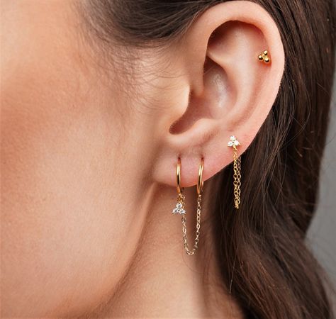 Earring Setup, Drop Earrings Aesthetic, Earring Styling, Double Piercing Earring, Gold Cartilage Earrings, Double Ear Piercings, Huggie Earrings Gold, Double Piercing, Earrings Double