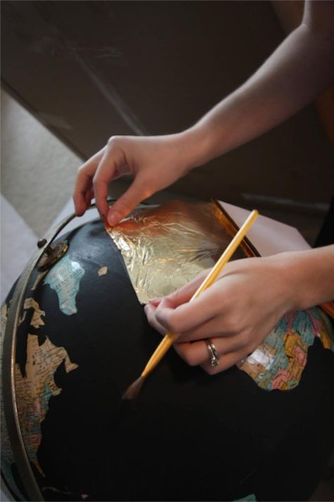 Gold Foil Diy, Globe Projects, Old Globe, Globe Crafts, Painted Globe, Black Globe, Gold Globe, Globe Art, A Globe