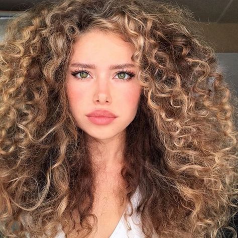 Classy Lebanese on Instagram: “Big hair don’t care 🤷🏼‍♀️ #classylebanese #bighair #curlyhair #hairgoals #greeneyes” Curly Lace Wig, Curly Hair Photos, Blonde Curly Hair, Smiling Faces, Beautiful Curls, Permed Hairstyles, Hair Photo, Long Curly Hair, Curly Girl