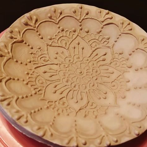 Sliptrailing Designs, Slip Trailing Pottery Patterns, Carving Pottery, Pottery Slip, Slip Trailing, Cement Ideas, Clay Slip, Egg Decor, Jewellery Tray