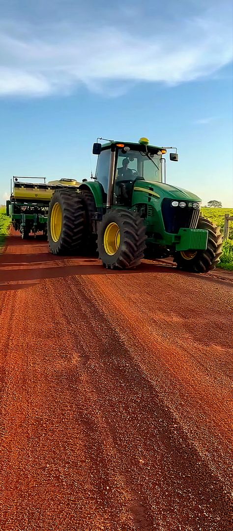 John Deere Wallpaper, Tractor Photography, John Deere Tractors Pictures, Agricultural Implements, Tractor Photos, Tractor Pictures, Jd Tractors, Farming Business, Farm Business