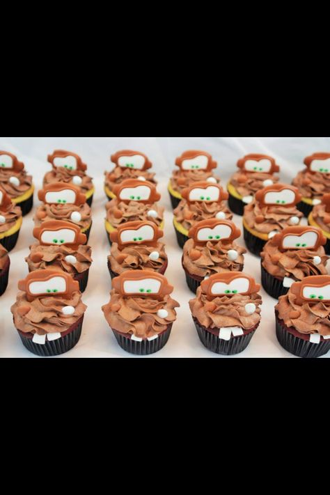 Tow Mater cupcakes with chocolate buttercream, royal icing accents and fondant "teeth". Mater Cake, Disney Cars Birthday Party Ideas, Cars Birthday Party Ideas, Disney Cars Birthday Party, Disney Cars Cake, Birthday Cupcakes Boy, Cars Cupcakes, Cars Birthday Party Decorations, Cars Birthday Party