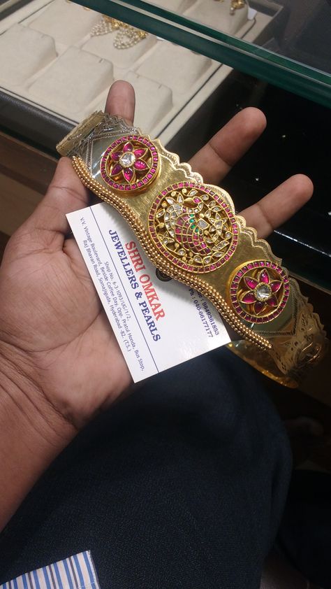 Hip Belt Designs, Gold Vaddanam, Big Earrings Gold, Vaddanam Designs, South Indian Bridal Jewellery, Gold Jhumka Earrings, Silver Jewelry Accessories, Gold Bangles For Women, Wedding Saree Blouse Designs