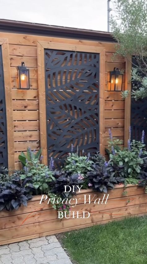 Front Yard Patio Privacy Ideas, Privacy Barrier Ideas, Garden Trellis Ideas Diy Privacy Screens, Outdoor Wall Decor Ideas Backyards, Unique Fencing Ideas, Decorative Fencing Ideas, High Privacy Fence Ideas, Privacy Between Houses, Patio Fence Ideas