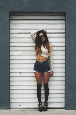 Jenah Yamamoto, Styl Grunge, Tumblr Photos, Grunge Look, Shorts Outfit, 90s Grunge, Long Socks, Alternative Rock, Soft Grunge