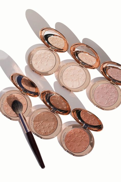 Charlotte Tilbury Highlighter, Charlotte Tilbury Makeup, Lip Makeup Tutorial, Luxury Cosmetics, Fancy Makeup, High End Makeup, Makeup Swatches, Luxury Makeup, Makeup Items