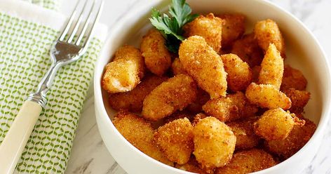 With this recipe, you can make Culvers Fried Cheese Curds like Culvers does with this copycat recipe. Culvers Cheese Curds, Baked Cheese Curds, Fried Cheese Curds Recipe, Cheese Curds Recipe, Fried Cheese Curds, Butter Burgers, Evil Things, Restaurant Appetizers, Fried Cheese