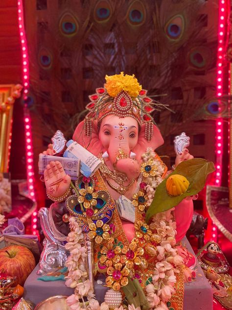 Ganpati Bappa Snapchat Story, Ganpati Snapchat Story, Ganpati Decoration Theme, God Pic, 90s Bollywood Fashion, Bengali New Year, Decoration Theme, Shri Ganesh Images, Parents Quotes