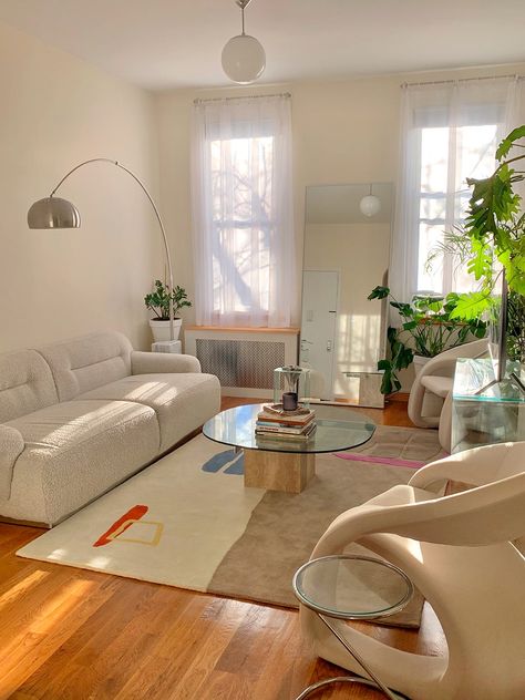 Girly Mid Century Modern, California Apartment Decor, White Couch Living Room Decor, Post Modern Interior Design, Nyc Apt, Girl Apartment, Final Countdown, Interior Vintage, Future Apartment