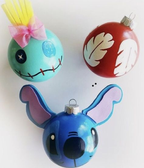 Lilo And Stitch Ornament Diy, Lilo And Stitch Christmas Ornaments Diy, Stitch Ornaments Diy, Lilo And Stitch Christmas Tree, Chrismas Crafts, Christmas Fair Ideas, Stitch Ornaments, Disney Christmas Decorations, Disney Christmas Tree