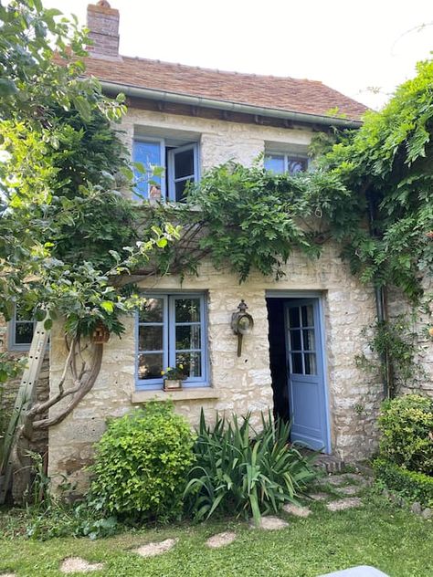 Provence House, Cottage House Interior, Small House Exteriors, Peace And Serenity, Houses In France, Cottage Exterior, Yellow Houses, Casa Exterior, French Cottage