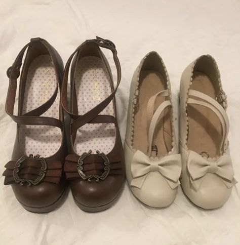 Digital Closet, Anne With An E, J Fashion, Pretty Shoes, Dream Shoes, Brown Shoe, Dream Clothes, White Shoes, Sock Shoes