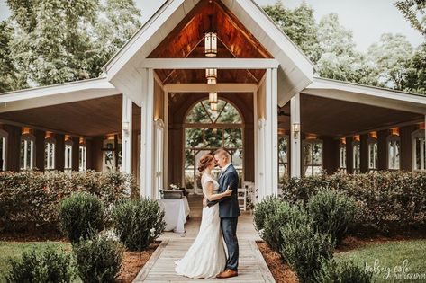 17 Woodsy Georgia Wedding Venues | See Prices Garden Wedding Venues, Georgia Wedding Venues, Farm Wedding Venue, Garden Wedding Venue, Wedding Beach Ceremony, Wedding Reception Locations, Ceremony Seating, Inexpensive Wedding Venues, Affordable Wedding Venues