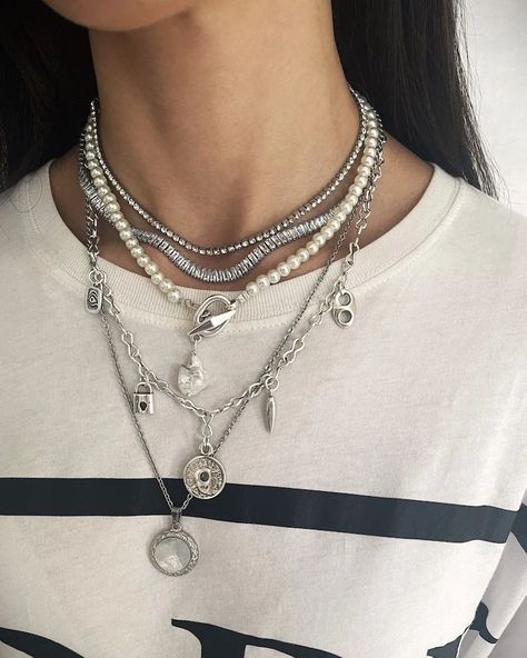 ✨️Explore our stunning necklace collection featuring multi-layered chains with statement pearls, and modern shell pendants – the epitome of timeless elegance and contemporary style. Layered Silver Necklaces Grunge, Layer Silver Necklace, Pearl Necklace Styling, Pearl Necklace Layering, Pearl And Silver Necklace, Layering Chains, Dope Jewelry Accessories, Necklaces Pearl, Garnet Ring Silver