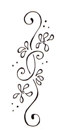 Henna Motive, Thigh Henna, Henna Doodle, Flower Vine Tattoos, Leg Henna Designs, Henne Tattoo, Cute Henna Designs, Cute Henna Tattoos, Flower Tattoo On Side