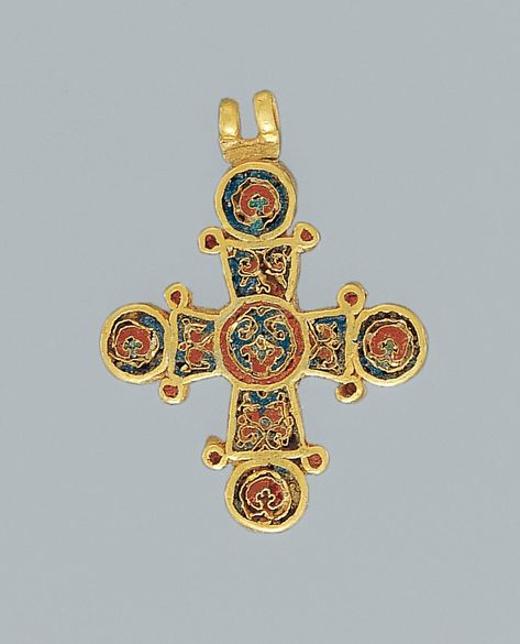 Cross | Byzantine | The Metropolitan Museum of Art Historical Crowns, Orthodox Jewelry, Crucifix Art, The Byzantine Empire, Byzantine Gold, Byzantine Jewelry, Ancient Jewels, Byzantine Empire, Christian Symbols