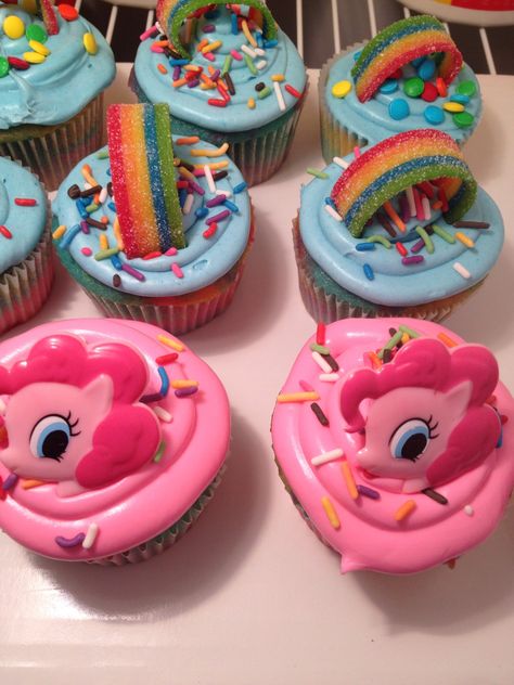 My Little Pony Cupcake idea.  I can make different cupcakes for the different ponies!!! My Little Pony 6th Birthday Party, Mlp Cupcakes, My Little Pony Party Ideas, Pony Cupcakes, Cupcake Receptek, My Little Pony Cupcakes, Rainbow Dash Birthday, My Little Pony Cake, Little Pony Cake