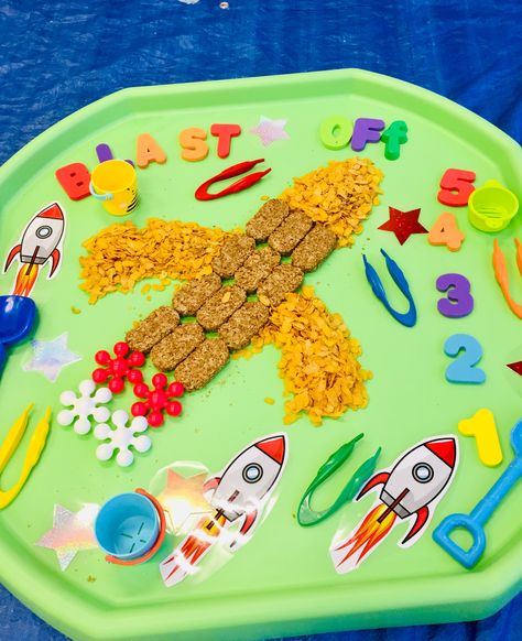 Space Tough Tray Ideas, Early Years Space Activities, Space Messy Play, Space Tuff Tray Ideas, Rainbows Activities, Baby Room Ideas Early Years, Tuff Tray Ideas Toddlers, Tuff Tray Ideas, Messy Play Activities