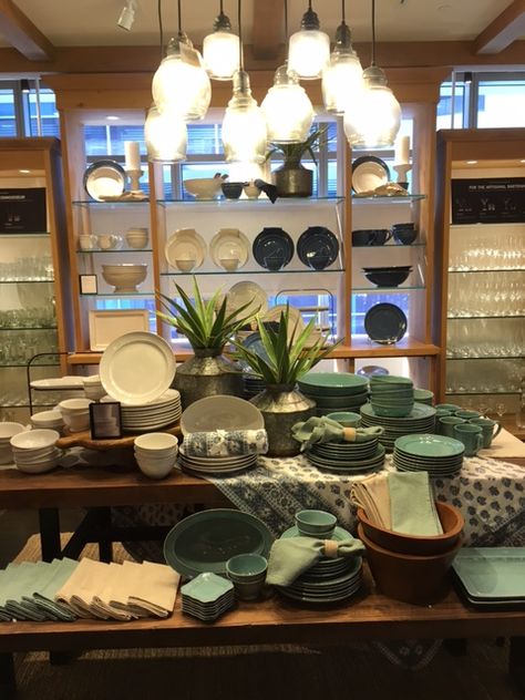 Pottery Barn Visual Merchandising – Stephanie Phillips Visual Merchandising & Styling Portfolio Home Visual Merchandising, Crockery Display Ideas, Visual Merchandising Home Decor, Visual Merchandising Displays Home Decor, Store Displays Visual Merchandising, Homeware Display, Visual Merchandising Ideas, Crockery Display, Tableware Display