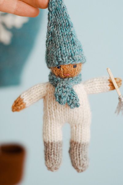 Doll Free Pattern, Diy Tricot, Knitted Doll Patterns, Knitted Animals, Children's Toys, Knitted Dolls, Knitting For Kids, Jack Frost, Baby Crafts