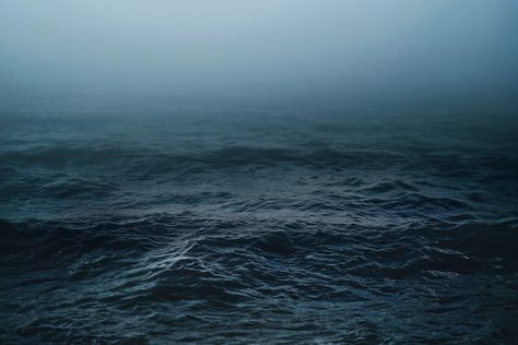 Spooky Ocean, Theon Greyjoy, Dark Ocean, Yennefer Of Vengerberg, Image Nature, Mermaid Aesthetic, Pirate Life, Pirates Of The Caribbean, Sirens