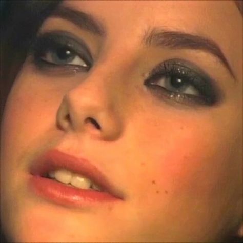 Effy Stonem Makeup, Effy Makeup, Effy Skins, 2013 Makeup, Cassie Skins, Uk Makeup, Smudged Eyeliner, Effy Stonem, Skin Aesthetics