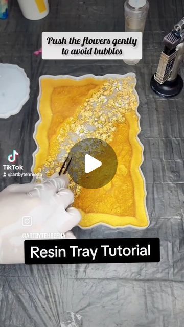 Resin Trays Diy, Resin Tray Ideas, Artwork Tutorial, Trays Diy, Diy Resin Tray, Vanity Diy, Resin Trays, Epoxy Resin Diy, Diy Tray