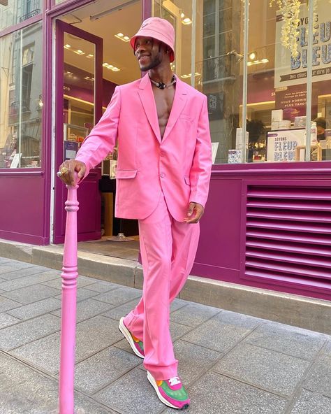 Pink Boy Aesthetic, Monochromatic Outfit Men, Pink Monochromatic Outfit, Men In Pink, Peace Tea, Pink Boy, Barbie Halloween, Monochromatic Outfit, Pink Barbie