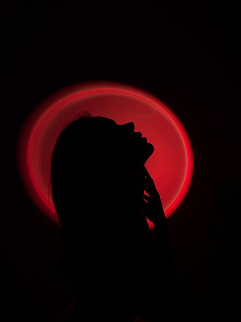 Red Light Photoshoot Ideas, Album Cover Photoshoot Ideas, Red Light Photoshoot, Sunset Lamp Photoshoot, Sunset Photoshoot Ideas, Light Photoshoot, Neon Photoshoot, Silhouette Photography, Studio Photography Poses