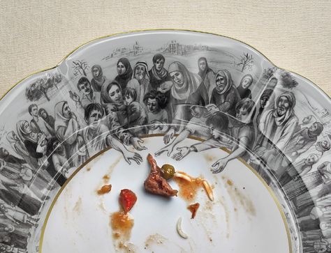 World Food Programme: Hunger Plate on Behance Save Food Poster, Food Waste Poster, Food Waste Project, Food Poverty, Waste Art, Poverty And Hunger, Food Wastage, World Food Programme, Food Infographic